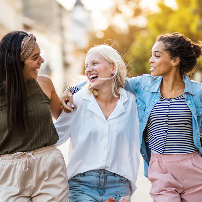 women-laughing--cropped_441525108